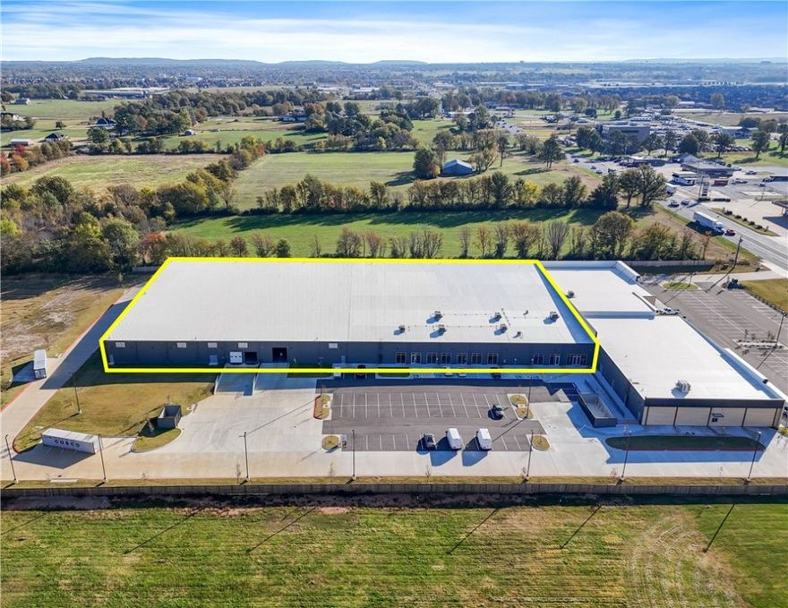 Rare opportunity to lease approximately 80,000 SF of prime warehouse and office space in Tontitown Plaza, Springdale. This property boasts ±70,000 SF of warehouse and ±10,000 SF of finished office space, featuring 18'-26' clear ceiling heights, 2 dock doors, and 1 drive-in door. Situated with direct frontage on Highway 412, it offers exceptional connectivity and is just 8 minutes from I-49.