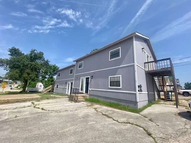 This 2 bed, 1 bath unit is located in a great location in Bentonville! Tenants responsible for electric, water/trash, cable/internet. Apply online at www.nwarealtypm.com. We process applications as we receive and once an application is approved, we reach out for deposit. Deposit secures the unit not the application. Please be aware of scams. Our application process is to be paid online through a secure portal, and we do not accept cash, CashApp, Venmo, and/or PayPal. Pictures of like unit - same layout, finishes may vary. No showings until after September 5