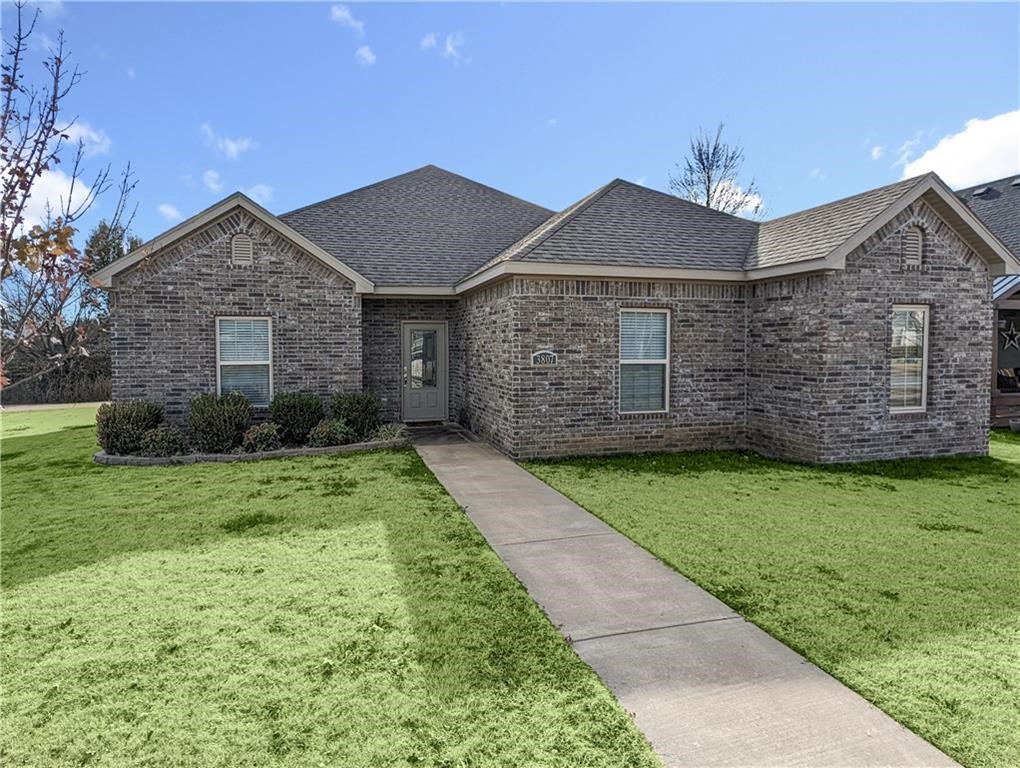Welcome To Your Next Home! Excellent 4 Bedroom In Central Location Close To Shopping, Dining, And More! Bentonville Schools. Hard Surface Flooring Throughout (no carpet). Open Concept Living/Kitchen/Dining. Granite Counters. Fireplace In Living. Primary Suite w/ Dual Vanity, Soaker Tub, Tile Shower, Walk-in, In Primary Bath. Covered Back Patio. Background And Credit Check Required.