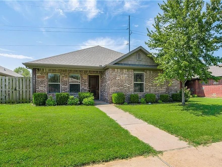 Great home just minutes from bike trails, schools and Downtown Bentonville. This 3 bedroom 2 bath home features wood flooring in main living area. Living room opens into kitchen. Kitchen includes side by side refrigerator, over range microwave and granite counters. Primary suite features large walk in closet. Home has rear entry garage.