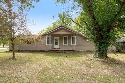 Photo of 321 Thurman Street, Prairie Grove, AR 72753 (MLS # 1365424)