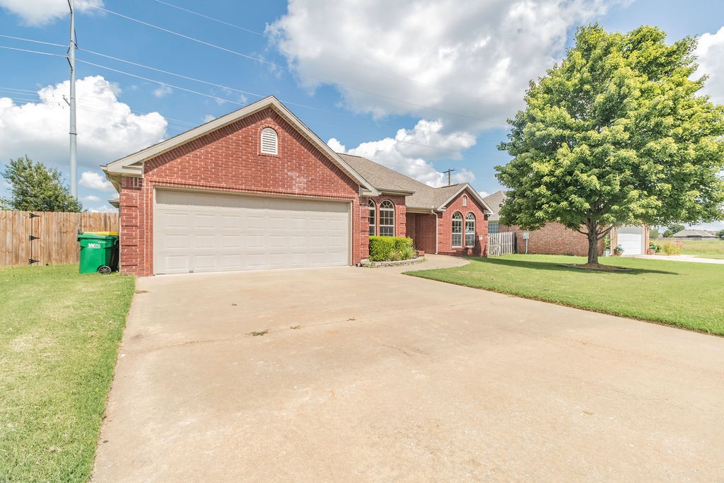 This brick home features a spacious rooms, with a split floor plan and open living area. Totally remodeled, move in ready. The large back yard is cleared, full of possibility. Great location, right down the street from Bentonville West and Centerton Gamble.