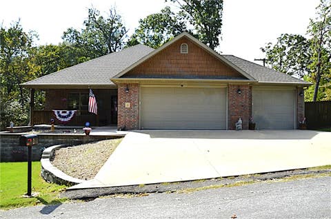 Photo of 2 Ottery Lane, Bella Vista, AR 72715 (MLS # 1349480)