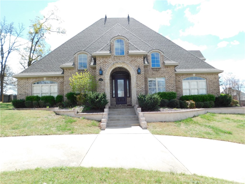 Wonderful home ready for a new owner in Willow Bend subdivision. Over 4600 sq ft, 6 bedrooms, 4 baths, stained concrete floors on main floor except for bedrooms. All the rooms you need: formal dining, huge living room, upstairs sitting area and media room, 3 bedrooms upstairs & 3 bedrooms downstairs, 3 car garage, office, huge kitchen, outdoor fireplace, large 0.4 acre lot, balcony with a great view and more. Don't miss it!