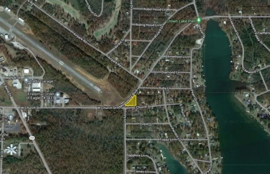 Build your new lake home on this spacious .81 (+/-) acre lot in Horseshoe Bend! It is only a few blocks away from Crown Lake and only minutes from 2 other lakes along with local amenities. Mobile, manufactured or tiny homes are not allowed. Property conveys a Limited Warranty Deed. Owner financing available. Call or text today for more information.