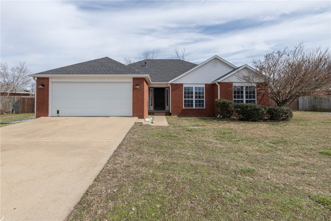 Move-In Ready home located in East Rogers! 1,752 heated sq ft includes 3 bedrooms, 2 full bathrooms, oversized living room with vaulted ceilings, eat in kitchen, extra dining area with back patio access, and separate laundry. Other amenities include engineered hardwood floors throughout (NO CARPET), freshly painted exterior, fully fenced backyard, a storage shed, and an insulated 2 car garage. The home has had many updates including a NEW roof in 2021, Dishwasher in 2021, HVAC in 2018, HWH and range in 2015, smart home features including MyQ GDO, Nest thermostat, bond bridge ceiling fans and a Level 2 240V outlet for an electric vehicle. Donāt miss the private sitting area/office in the primary suite!