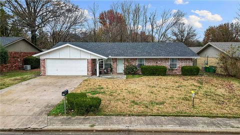 Photo of 4104 Watkins Avenue, Springdale, AR 72762 (MLS # 1329574)