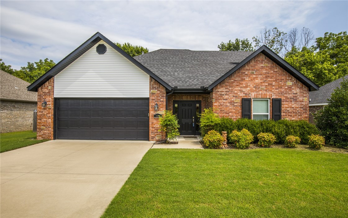 Great Curb Appeal with a tree lined private backyard! Come home to an open concept eat in kitchen and cozy living room with master suite downstairs. This home has a feel good vibe with lots of natural light. The oversized deck and epoxy coated garage floor are added extras making this an extra special home.