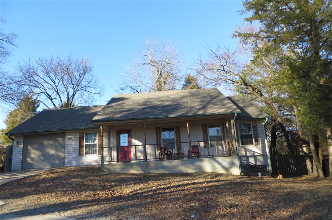 ISO a NEW FAMILY!! This 3 bedroom 2 bath home has done a good job with its current family, but it is time for it to raise a new one!! Wonderful central location in a quiet cul-de-sac in Alma! From the welcoming front porch waiting for you to sip your coffee you enter into a beautiful open floor plan with a cathedral ceiling. What’s out back? Nothing else but a large lot fenced in and waiting for your children to play or dog to chase its tail. This house is ready and waiting! All it needs is you!