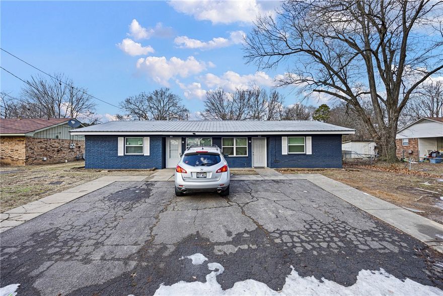 Duplex at 811 & 813 E M St offering strong income potential in a convenient Russellville location, approximately 1 mile from Arkansas Tech University. Each unit features separate entrances, practical layouts, and consistent rental appeal for students or long-term tenants. Close to shopping, dining, and downtown amenities. Ideal opportunity to add a cash-flowing property to your portfolio or live in one side and rent the other.