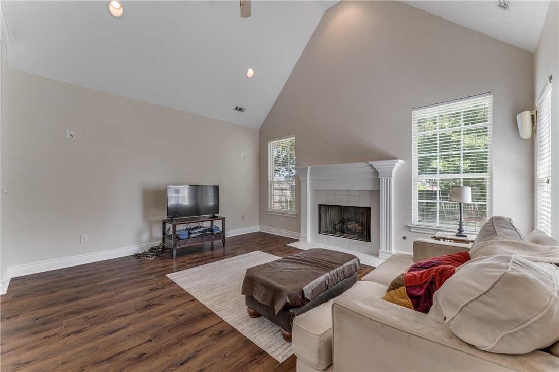 Ridgecrest Meadows Ph 1 Rogers - Residential