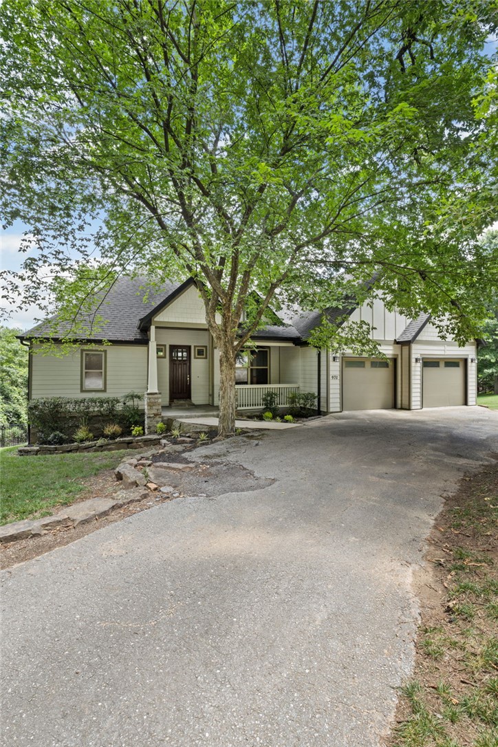 970 N Eastwood Drive