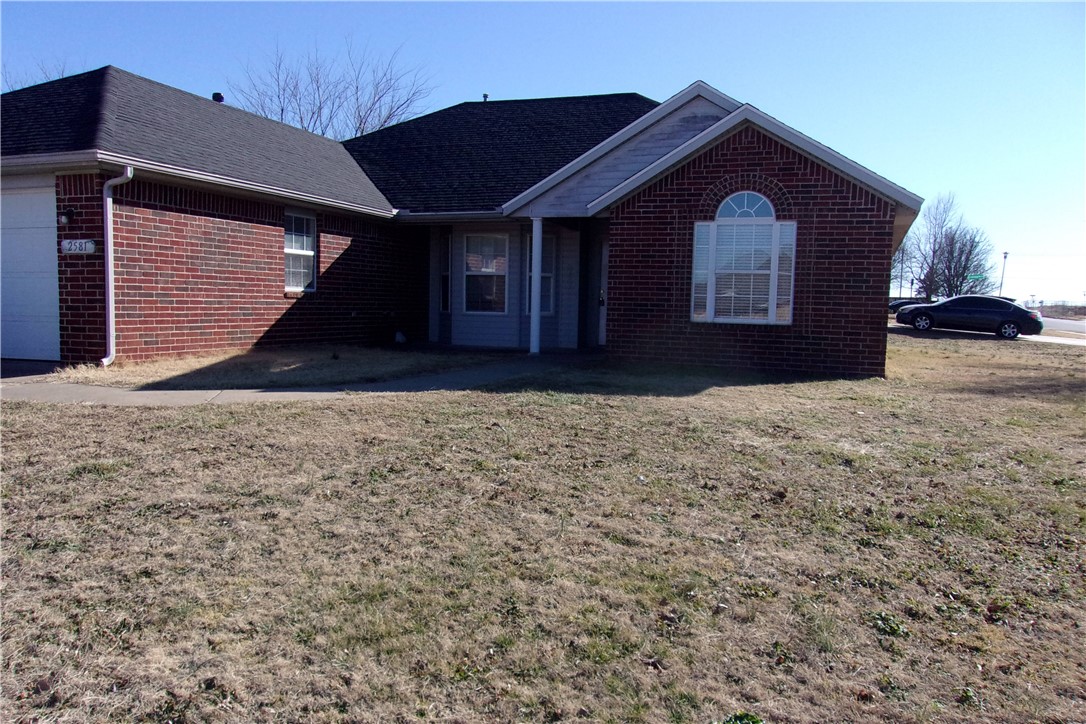 Beautiful Home on corner lot. Home has new Roof put on 2022, New paint, New stove and dishwasher. Home has newer vinyl plank flooring thru out other than Bedrooms, Carpet in bedrooms. Master bath has two separate closets and whirlpool tub and separate shower. Has eat in kitchen with new appliances and pantry. A must see for the money.