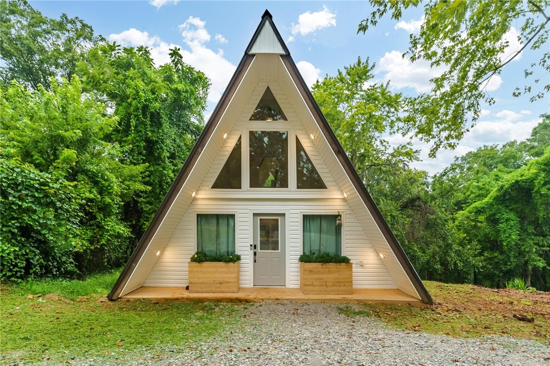 Charming Fully Renovated A-Frame ā Perfect Airbnb or Cozy Getaway!
Discover this beautifully renovated 1 bed, 1 bath A-frame retreat that combines modern style with rustic charm. Nestled in a peaceful setting, this unique home features a bright, open layout with soaring ceilings, updated kitchen and bath, new flooring, fixtures, and stylish finishes throughout. Enjoy relaxing mornings on the deck or cozy evenings under the vaulted ceiling. With its character, charm, and turnkey appeal, this home makes an ideal short-term rental or weekend escape. Donāt miss this rare opportunity!