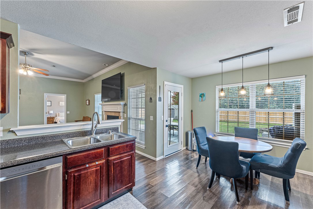 Standing Oaks Sub Blk Ii Pea Ridge - Residential