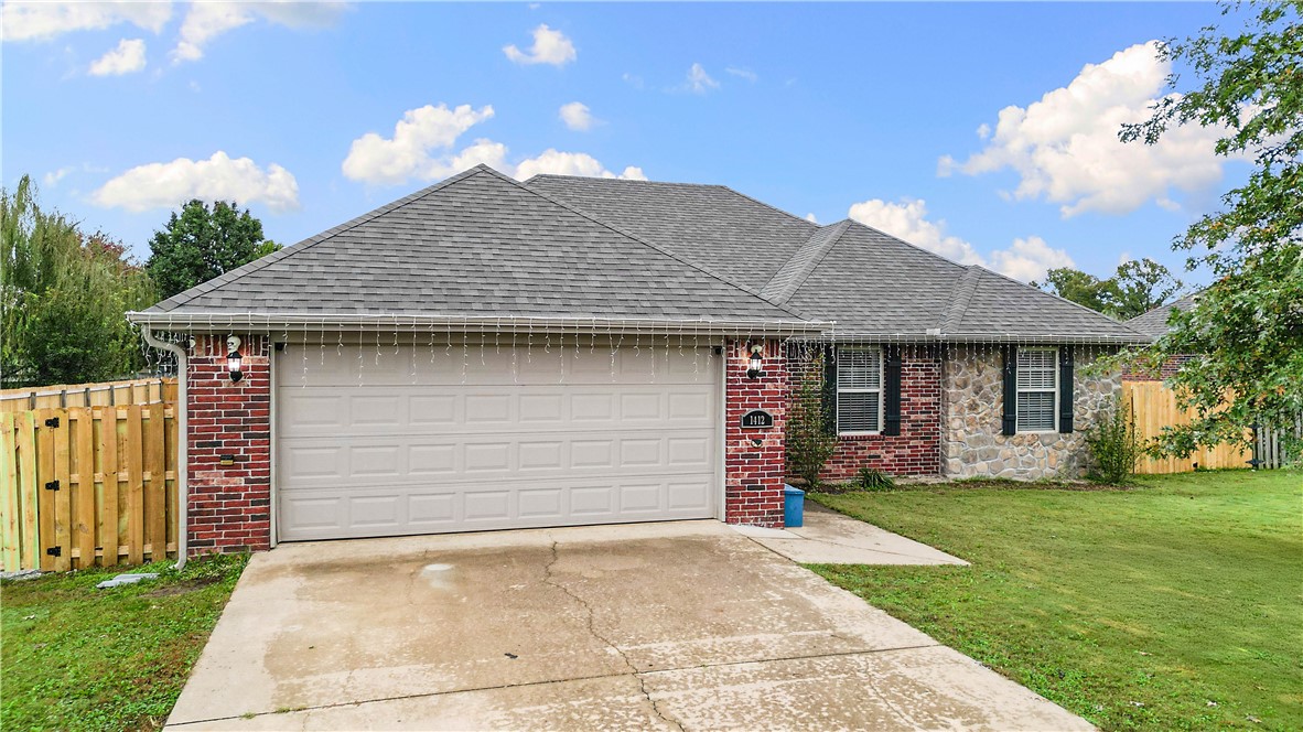 Standing Oaks Sub Blk Ii Pea Ridge - Residential