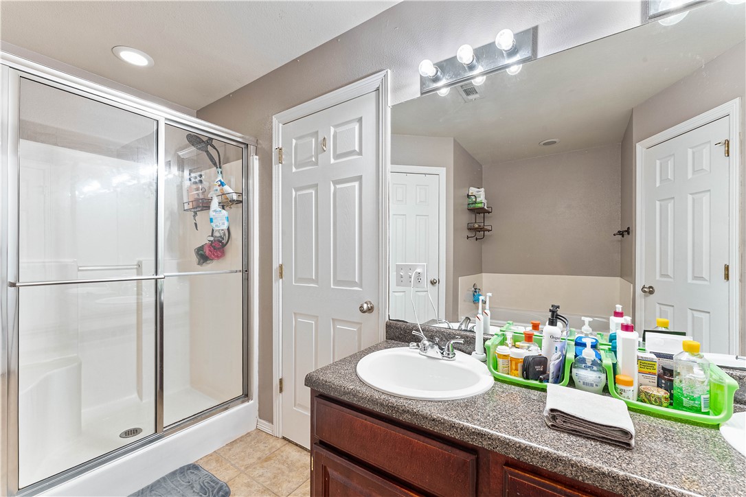 Standing Oaks Sub Blk Ii Pea Ridge - Residential