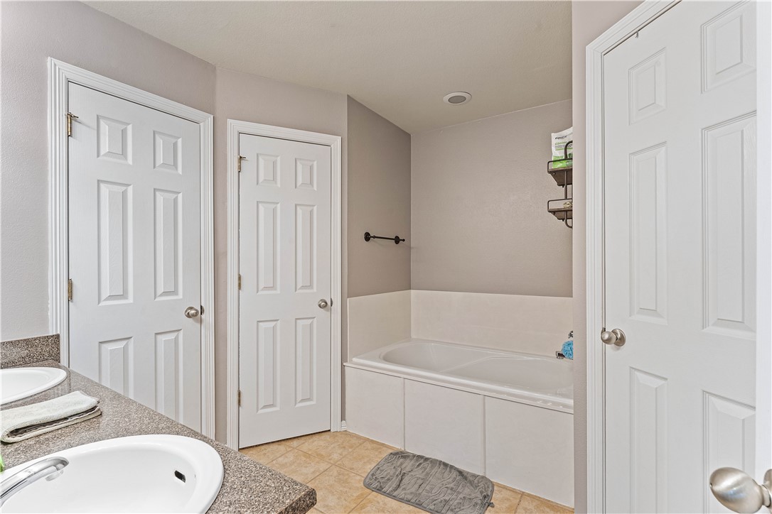 Standing Oaks Sub Blk Ii Pea Ridge - Residential