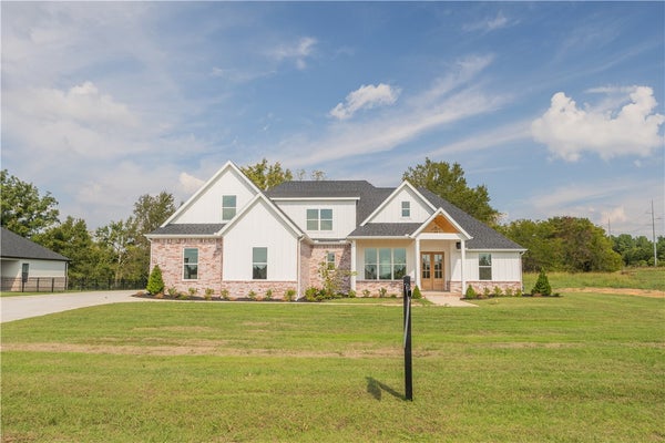828 ASHER ST, FAYETTEVILLE, AR 72703 - Image 35cb7dea2eb0b6a2dcc12f7b23de2240/1857447229