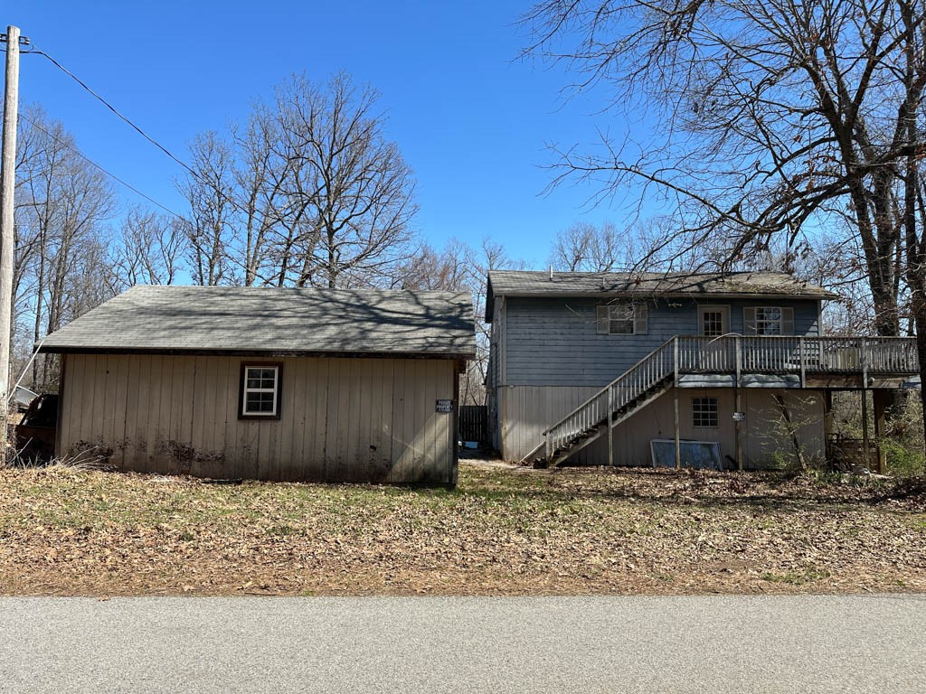 Investor special! This 1-acre lot offers an incredible opportunity in one of the most desirable areas of Northwest Arkansas. Whether you're looking for a tear-down or a drastic remodel, this property provides a blank slate for your vision. Previously a 4 bedroom 2 bathroom.
Situated just minutes from Pinnacle Hills, Beaver Lake, and top-rated schools, this location is perfect for building your dream home or an investment property.
Opportunities like this are rare—don't miss out on this prime piece of real estate in the heart of Rogers! Sold as-is.