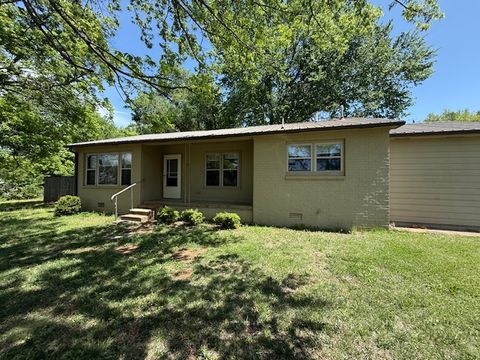 Photo of 707 S Parrott Drive, Huntsville, AR 72740 (MLS # 1344489)