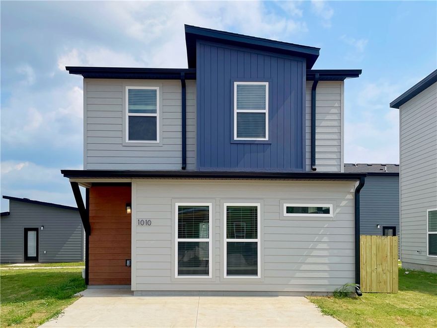 Modern, smart, affordable living! Looking for that first home, wanting to downsize and simplify, or looking for a low-maintenance investment property, Featherston Village may be exactly what you've been looking for. Never think about lawncare again! Everything you need in a great location. Wonderful new subdivision in Bentonville School District. Bentonville mailing address, Centerton city limits. Less than 5 miles from Walmart Corporate office. Come enjoy simplified living in a modern environment. Future parks and walking trails throughout the neighborhood. Schedule a showing today!
