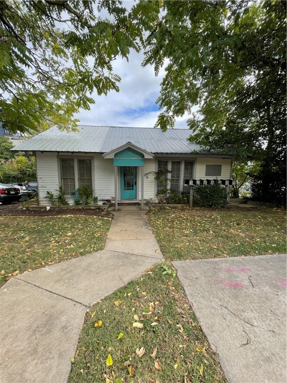 One of a kind 1 bed, 1 bath apartment off Dickson Street and within walking distance to the UofA and Fayetteville Square! Apartment comes with utilities PAID, tons of character, and private parking included. Fridge and trash also included. No Pets.