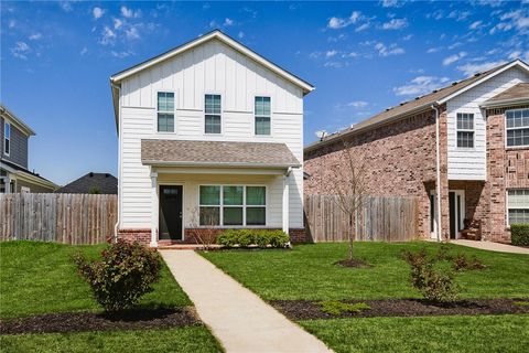 Photo of 121 Carrington Avenue A #A, Lowell, AR 72745 (MLS # 1329605)