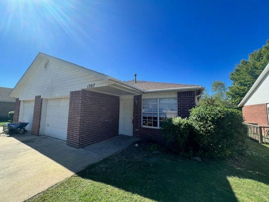 Quaint 2 bedroom duplex located in Fayetteville! Large living room with open dining area. All kitchen appliances included except microwave, full size washer and dryer included. New carpet in bedrooms. Nicely sized patio off dining that leads to backyard area. We process applications as we receive and once an application is approved, we reach out for deposit. Deposit secures the unit not the application. Please be aware of scams. Our application process is to be paid online through a secure portal and we do not accept cash, CashApp, Venmo, and/or PayPal. Showings are through appointment only