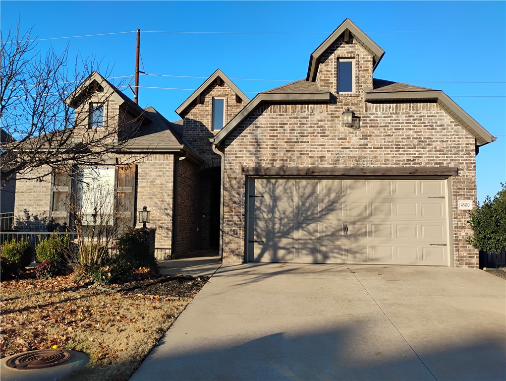 This 4-bedroom, 2.5-bathroom home boasts 2,144 sq ft of living space in a well-maintained neighborhood.
Located just 5 minutes from the Bentonville Community Center and 3 minutes from Regional Airport Blvd highway.
- Kitchen: Equipped with a fridge, microwave, stove and dishwasher.
- Rooms: Large master bedroom with attached bathroom and walk-in closet.
- Outdoor: A fenced-in backyard offers privacy, and the front and back yard is managed by the POA - No yard work required.
- Community Amenities: The POA also provides access to a neighborhood pool during the summer months.
- Features a Central Vacuum Cleaner for convenience and a Google Nest.
