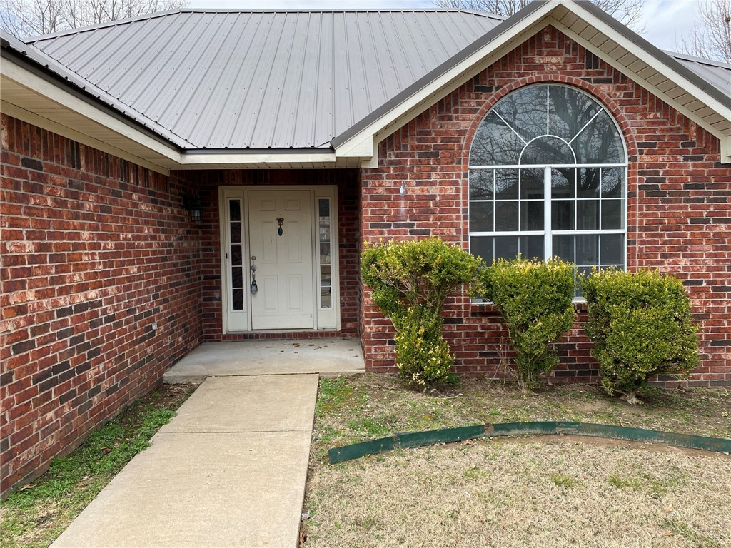 Centrally located 3-bedroom, 2-bath home featuring a 2-car garage and fenced backyard, ideal for families or pets. The cozy fireplace in the living room adds charm and warmth. Enjoy convenient access to I-49 and nearby amenities, including Springdale Country Club, Lake Fayetteville, and the Northwest Arkansas Mall. Situated in the Springdale School District, this home offers the perfect combination of comfort, convenience, and lifestyle.**$250 non-refundable pet deposit **