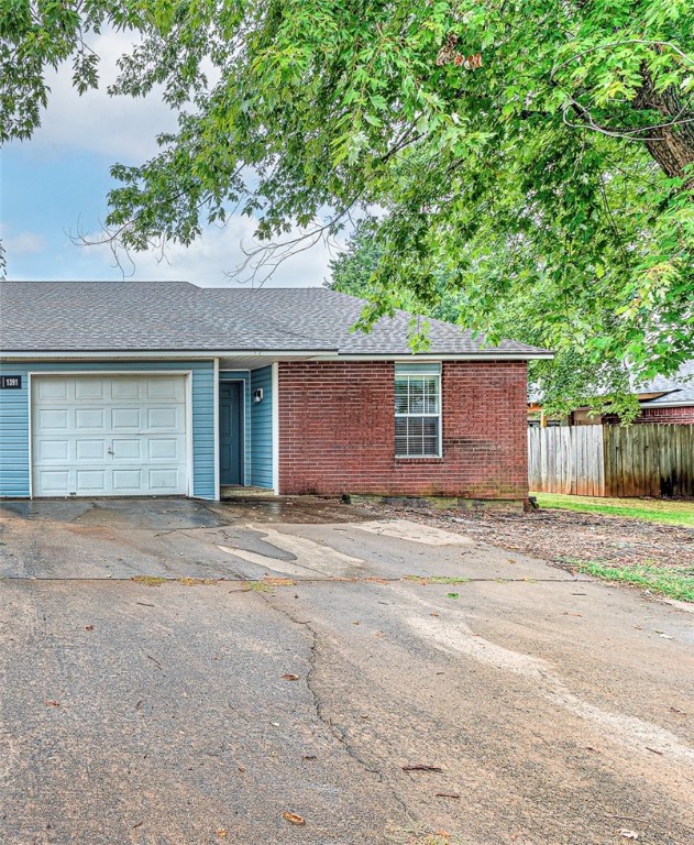 Excellent starter home or investment property in West Fayetteville! Freshly remodeled townhome (3 bedroom, 2 bathroom, 1 car garage) with Newer Roof, new flooring, paint, counter tops, refinished cabinets, and new lighting & plumbing fixtures throughout. Brand new kitchen appliances including Refrigerator! Washer/dryer hookups. Kitchen Pantry. Conveniently located less than 2 miles from I-49 and only 3.5 miles to the UofA. Close to bus routes, schools, shopping, restaurants, and all amenities Fayetteville. Come see this property today! Listing is for the single townhome unit on the right side. The unit on the left side (1389 N Boxley Ave) is also for sale separately, see ML#1319485.