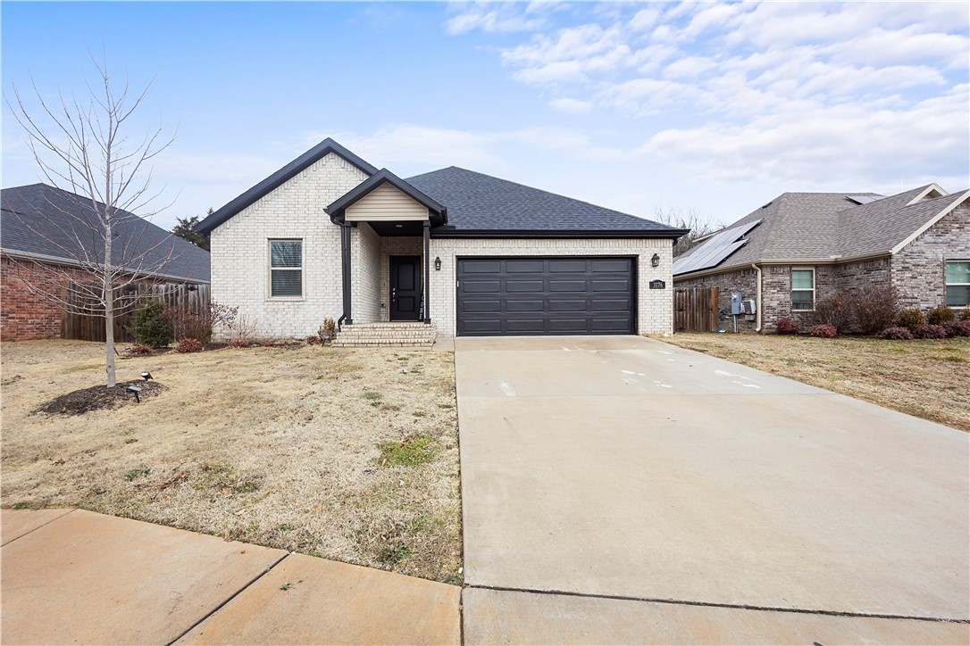 Welcome to your spacious 4 bed 2 bath well kept "HOME" in the stunning subdivision of Summer View! Step into the airy, light-filled living room, complete with a cozy gas fireplace, perfect for creating warm memories. This single-story home boasts an inviting eat-in kitchen that overlooks the backyard and enclosed patio, offering ample space for gatherings. With generous granite countertops, plentiful storage cabinets, and a convenient pantry, the kitchen is a chef's dream. Host memorable dinner parties in the elegant formal dining room.
Retreat to the expansive master bedroom, featuring a luxurious master bathroom complete with a soaking tub, a walk-in tile shower, and a sizable walk-in closet. Outside, discover your private oasis in the enclosed patio, ideal for relaxation and outdoor enjoyment. Don't miss out on the opportunity to make this beautiful home yours!