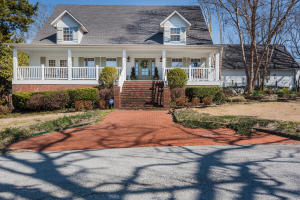 One of the most unique and beautiful homes in Harrison. Nestled on 2 lots near the golf course, in a very quiet and beautiful neighborhood. Home features 5 bedrooms, a media room, large open kitchen with Viking gas range, breakfast nook, office, covered porch and deck, fenced back yard and lots of storage. And a shop ''To Die For'' Don't let this one get by you! Check it out today!
