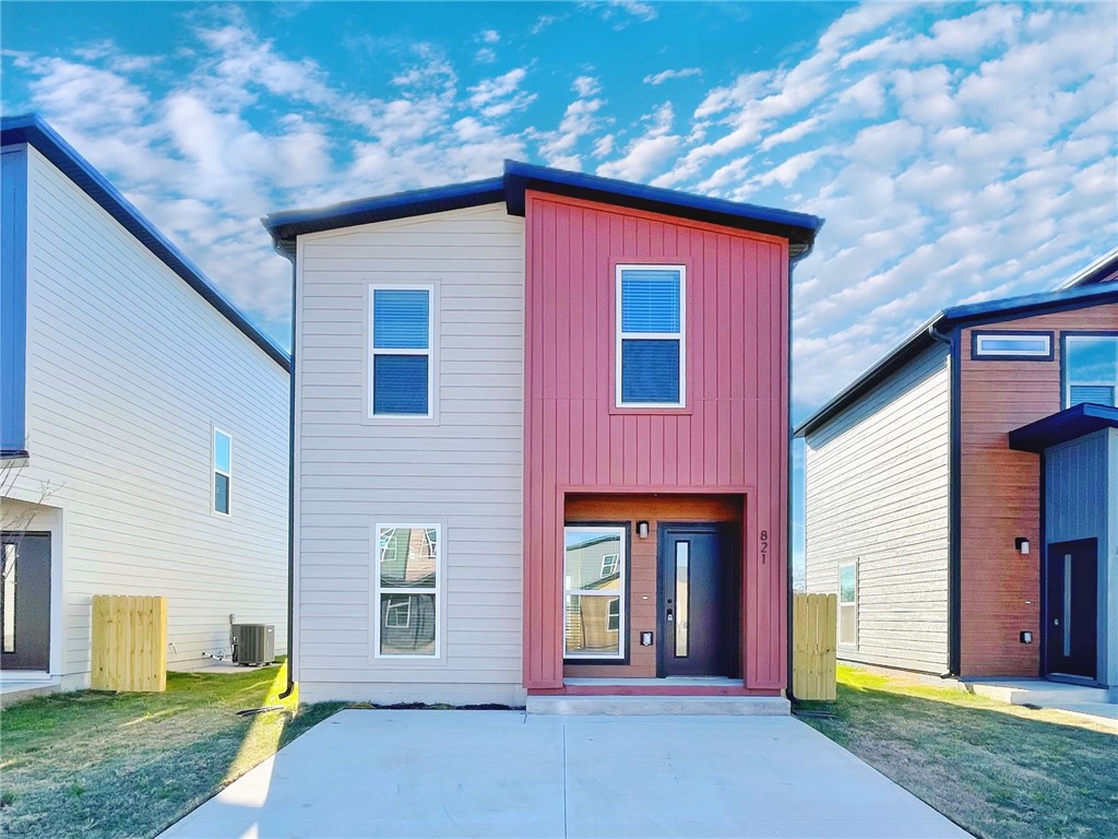 Modern, smart, affordable living! Looking for that first home, wanting to downsize and simplify, or looking for a low-maintenance investment property, Featherston Village may be exactly what youāve been looking for. Never think about lawncare again! Everything you need in a great location. Wonderful new subdivision in Bentonville School District. Less than 5 miles from Walmart Corporate office. Come enjoy simplified living in a modern environment. Future parks and walking trails throughout the neighborhood. Schedule a showing today!