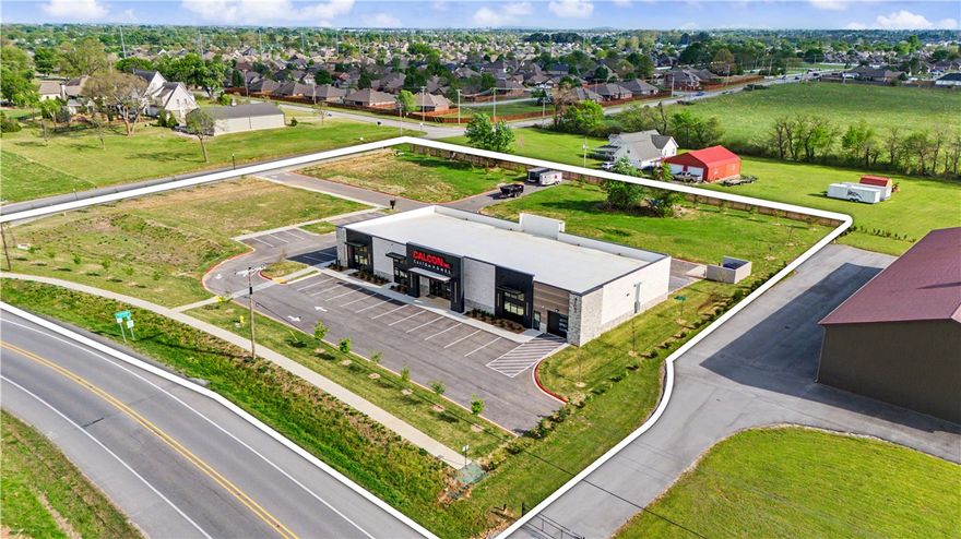 These newly constructed 1,650-square-foot retail/office suites offer a high-visibility location along SW 2nd Street near the intersection of Hwy 72 and Tater Black Road. Positioned in a rapidly growing area of Bentonville, this property provides strong exposure and convenient access to major routes, including Hwy 102 and Downtown Bentonville (less than 3 miles away). Key surrounding amenities include Elm Tree Elementary, Ardis Ann Middle School, the Versailles Subdivision, and Merchants Park, creating a well-balanced mix of residential, educational, and commercial activity in the immediate area. This space is ideal for long-term retail, office, or service-based tenants seeking a central, high-traffic Bentonville location. Cold Shell. 11,000 CPD. Min Term: 3 yrs. Yr Built: 2024.
