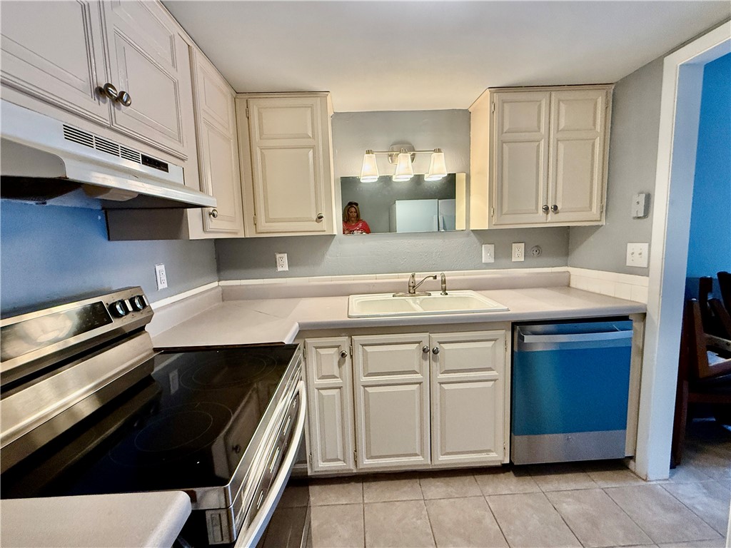 Townhouse Tct 3 A/K/A Drake Ctbvv - Residential Lease