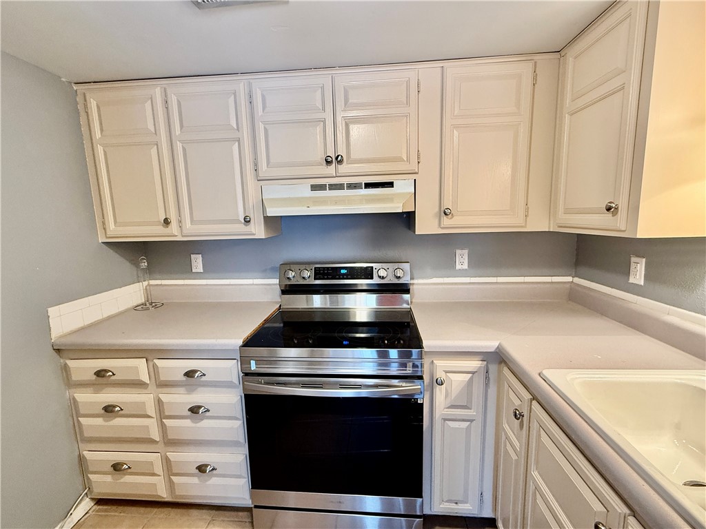 Townhouse Tct 3 A/K/A Drake Ctbvv - Residential Lease