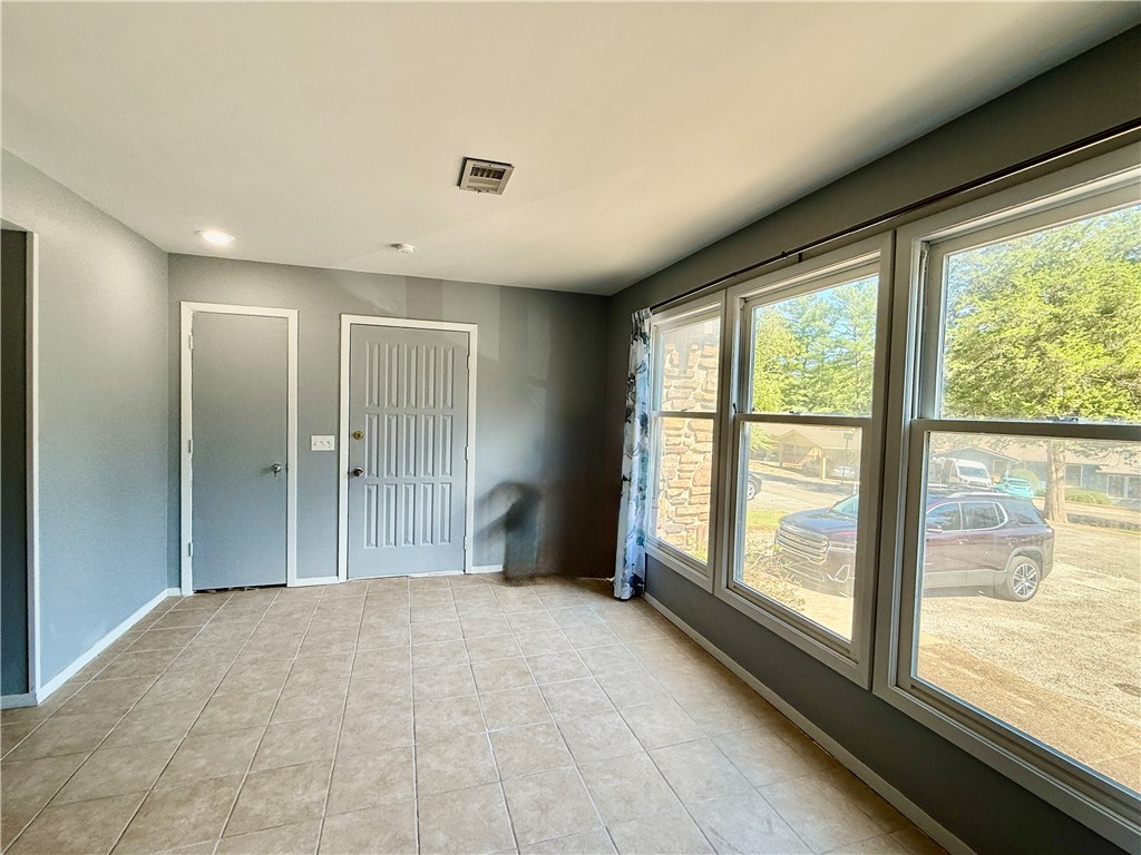 Townhouse Tct 3 A/K/A Drake Ctbvv - Residential Lease