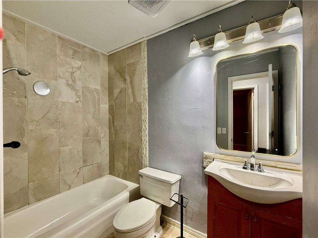 Townhouse Tct 3 A/K/A Drake Ctbvv - Residential Lease