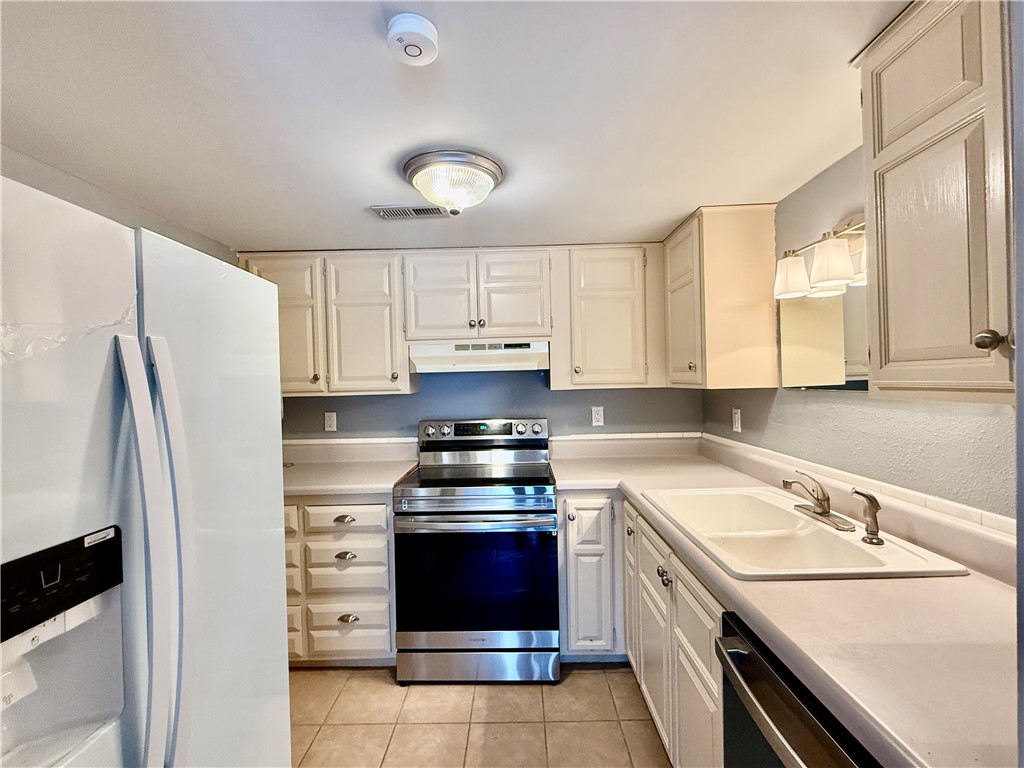 Townhouse Tct 3 A/K/A Drake Ctbvv - Residential Lease