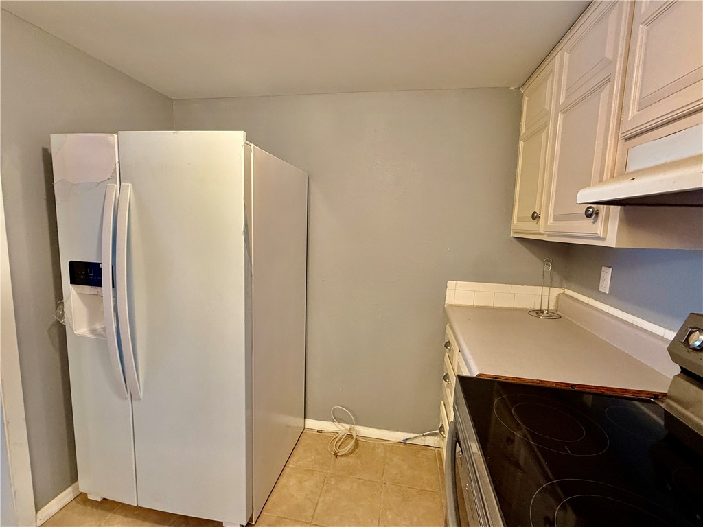 Townhouse Tct 3 A/K/A Drake Ctbvv - Residential Lease