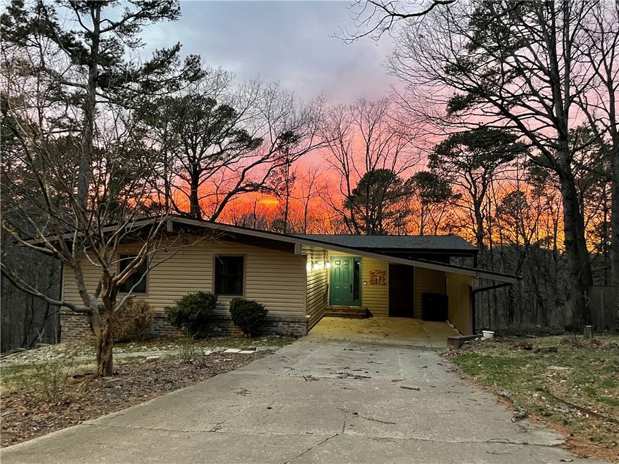 Charming 3-Bed Home in Bella Vista, AR

Discover this lovely single-family home featuring 3 bedrooms, 2.5 bathrooms, and a 1-car garage. Located in the peaceful Bella Vista community perfect for comfortable living and convenience!
