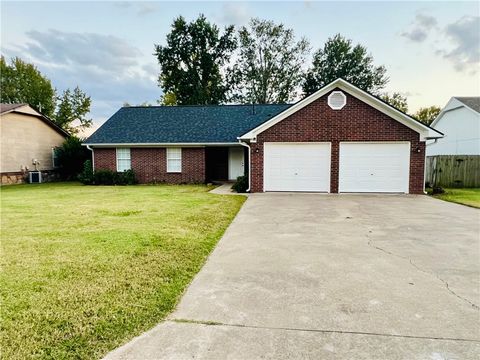 Photo of 110 Cordes Drive, Siloam Springs, AR 72761 (MLS # 1326179)