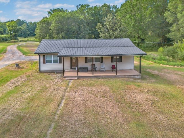 Three-bedroom, one-bath, 1,057 sq ft home on approximately 14.5+/- unrestricted acres, located just minutes from town and I-40. Enjoy excellent hunting with an established food plot and planted oak trees, fishing in your own stocked pond, and two creeks. The property also features a 30x30 Red Iron shop with two bay doors and a storm shelter for added peace of mind.
***AGENTS SEE REMARKS***