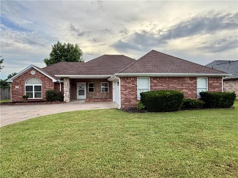 Photo of 510 College Place, Bentonville, AR 72712 (MLS # 1355427)