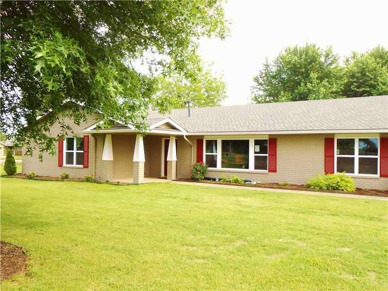 PRICED TO SELL!! ONE OF A KIND HOME ON 0.88 ACRE CORNER LOT. SO MANY GREAT UPDATES: NEW STAINLESS APPLIANCES, GRANITE COUNTERTOPS, LARGE 2 CAR GARAGE. HOME IS MOVE-IN READY! COME SEE IT TODAY! SEE MLS 707557 FOR MORE PICTURES; HOME IS ALSO FOR SALE.OWNER FINANCING IS POSSIBLE.