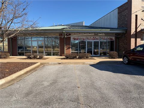 Photo of 1641 W 15th Street 11-13 #11-13, Fayetteville, AR 72701 (MLS # 1333045)