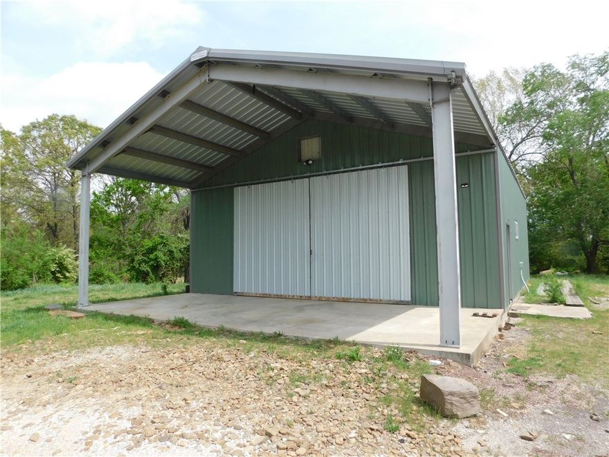 1.5 acres in South Fayetteville with a newer 2,520 sq ft shop and an older 1,584 sq ft shop. Property is
zoned heavy commercial/light industrial. Both shops are currently leased. Neighboring property to West is also for sale with MLS # 1297747 in case a buyer would like to combine both properties for a larger project. Also room for several more buildings on the property. No sign on Property