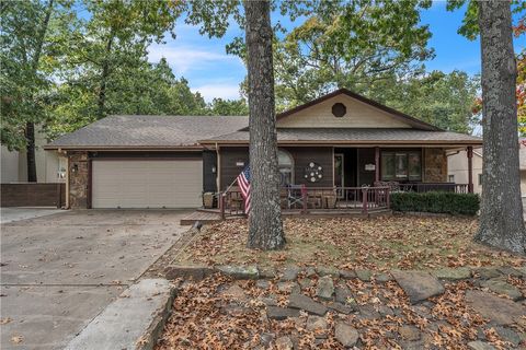 Photo of 17 Yarmouth Drive, Bella Vista, AR 72715 (MLS # 1325769)